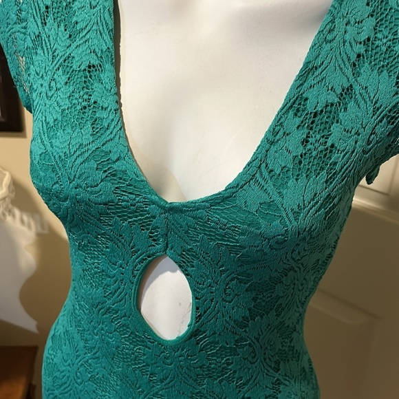 Nightcap Emerald Green Lace dress. NIOP. Size 1/XS - Picture 3 of 8